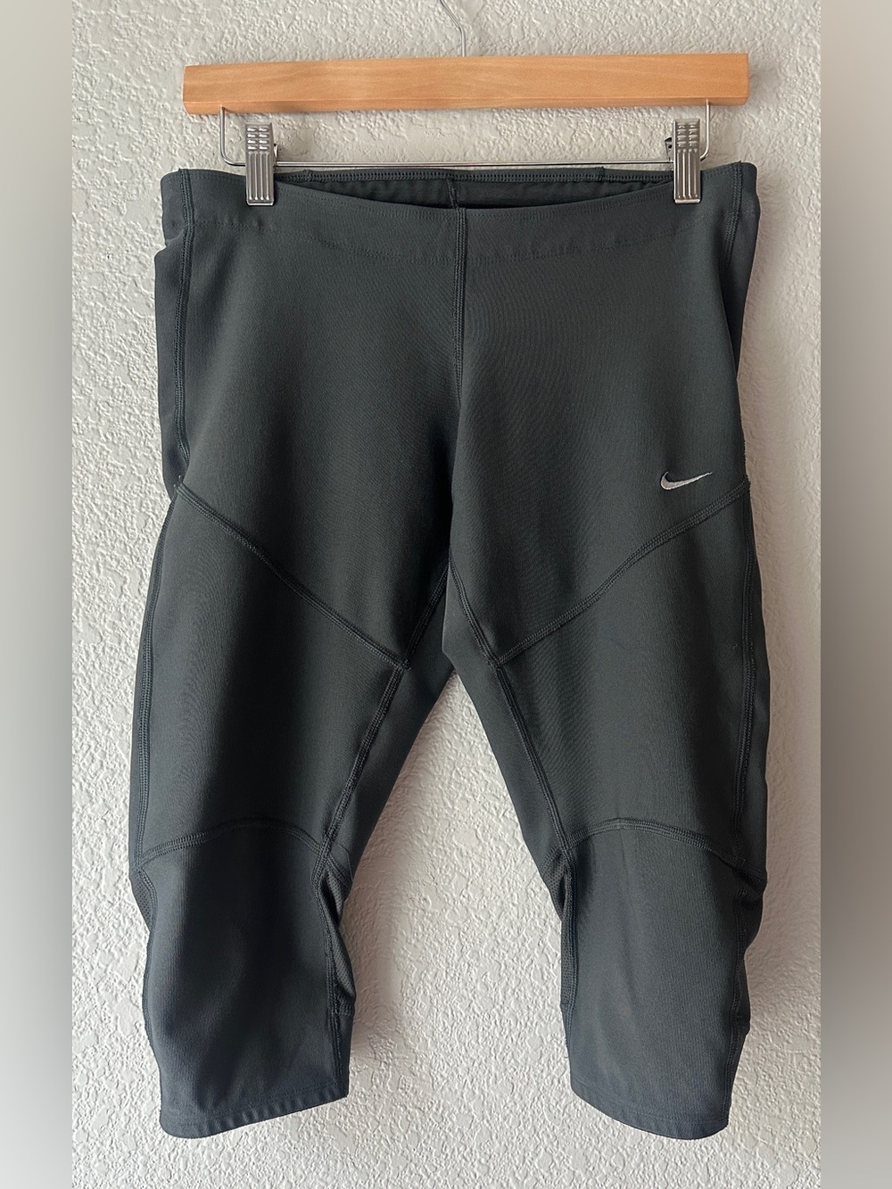 Nike - Black/Dark Gray Cropped Performance Leggings - Size Medium